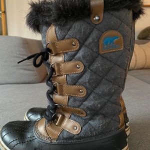 Sorel Joan of Arctic style winter/snow boots
